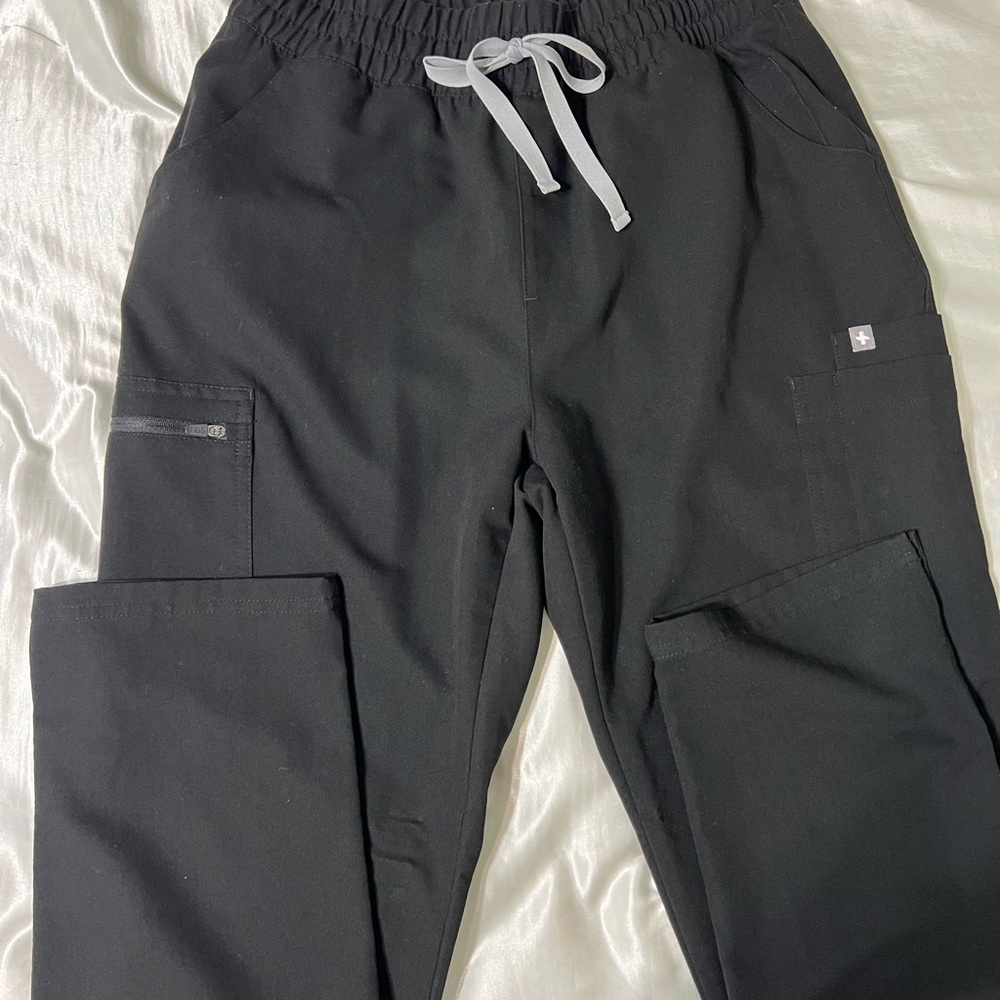 Figs High waisted yola skinny scrub pant in small petite Black